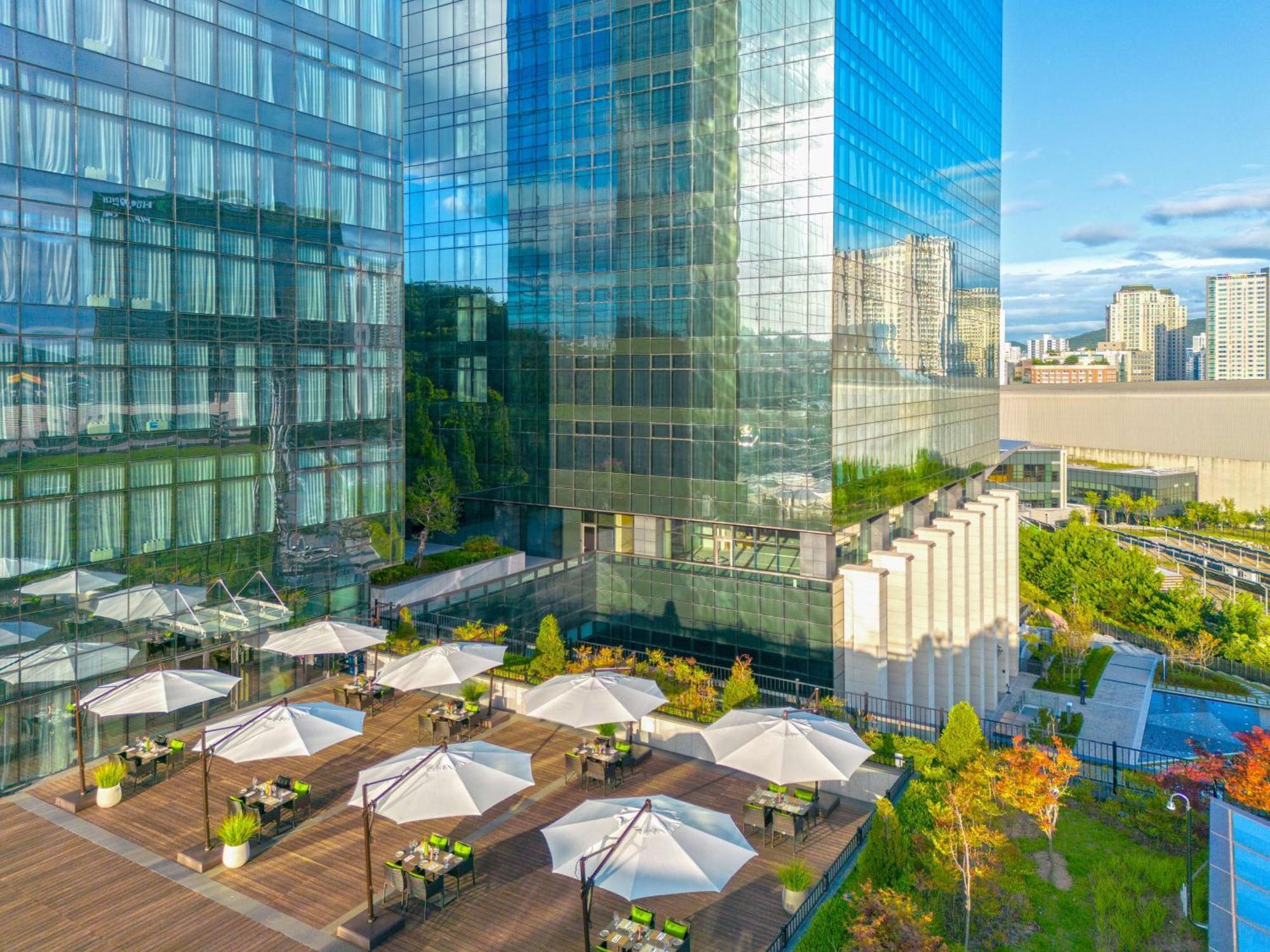 Doubletree By Hilton Seoul Pangyo Residences Соннам Экстерьер фото