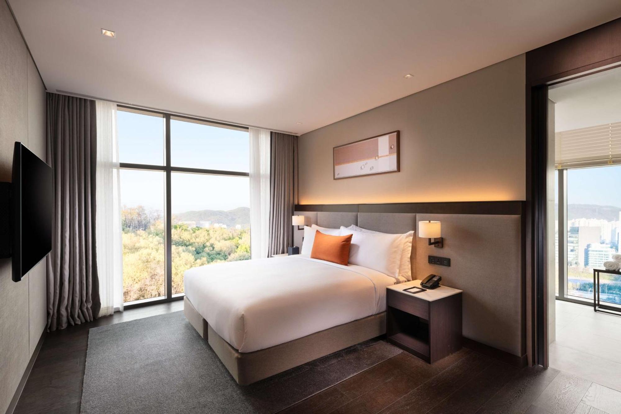 Doubletree By Hilton Seoul Pangyo Residences Соннам Экстерьер фото