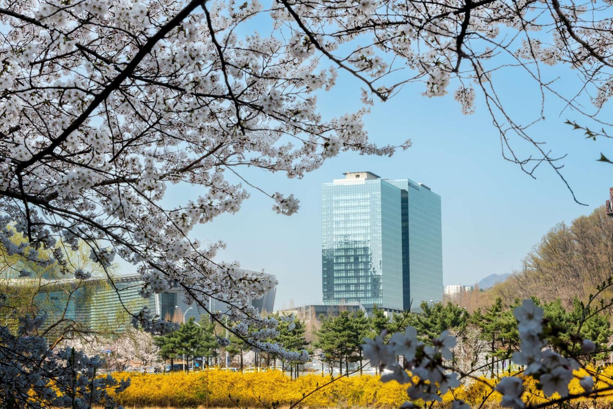 Doubletree By Hilton Seoul Pangyo Residences Соннам Экстерьер фото