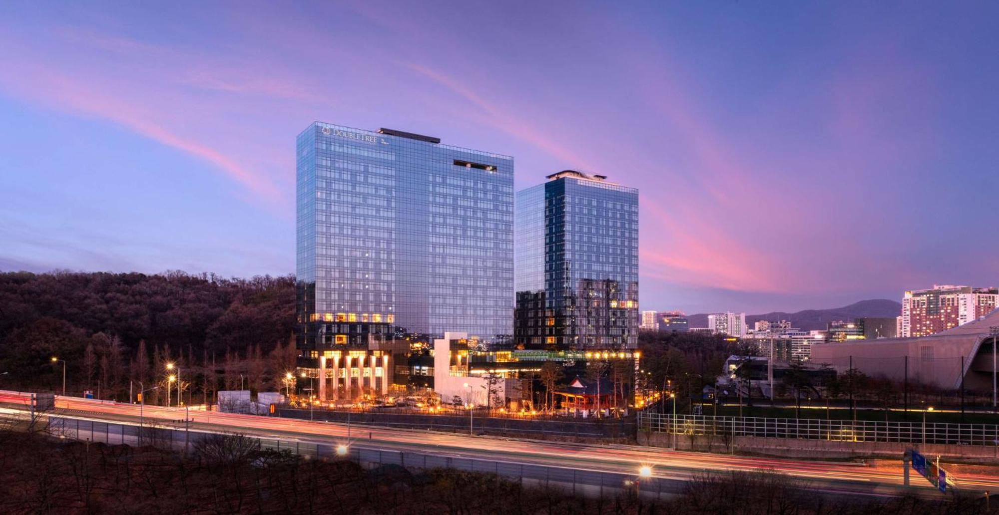 Doubletree By Hilton Seoul Pangyo Residences Соннам Экстерьер фото