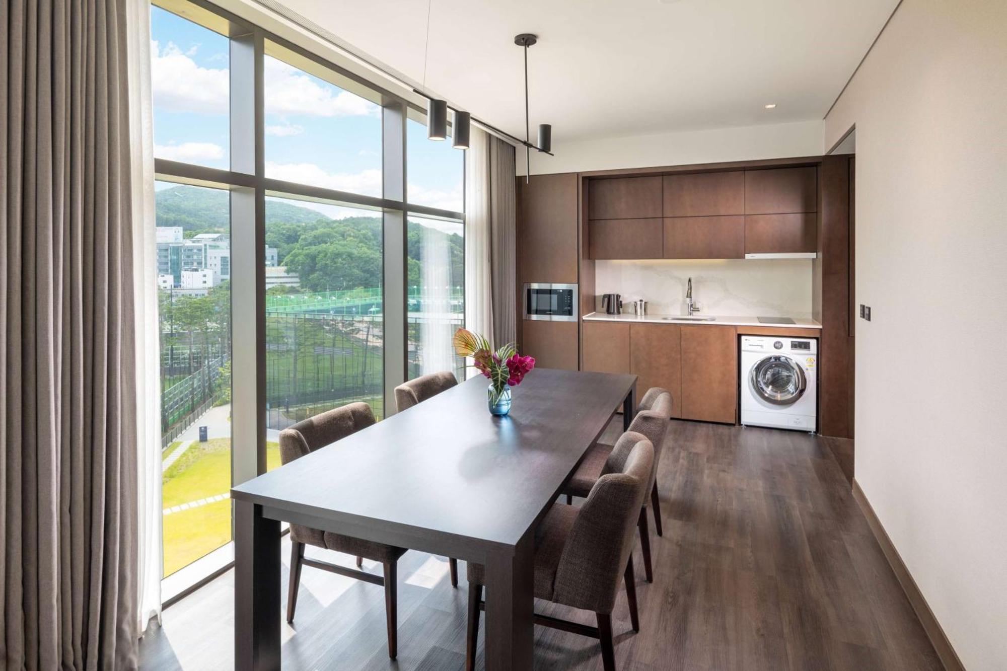 Doubletree By Hilton Seoul Pangyo Residences Соннам Экстерьер фото